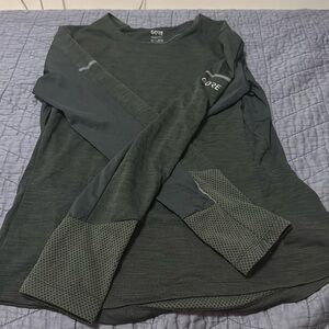 Gore wear VIVID LONG SLEEVE SHIRT WOMENS size medium. Gore logo on sleeve.